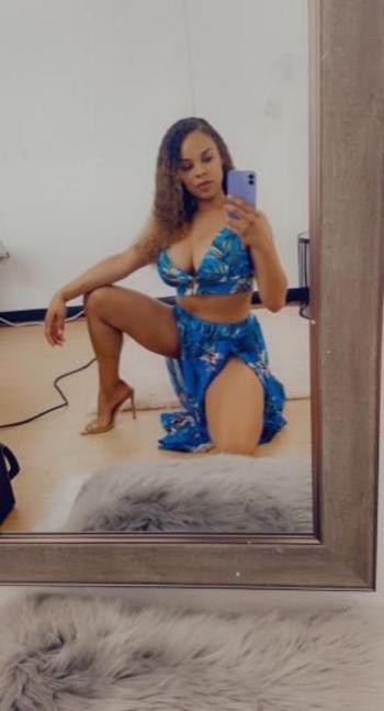 La La, 29  female escort, Portland