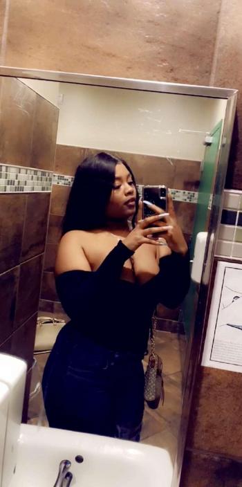 Ninaross, 20 African American female escort, Portland