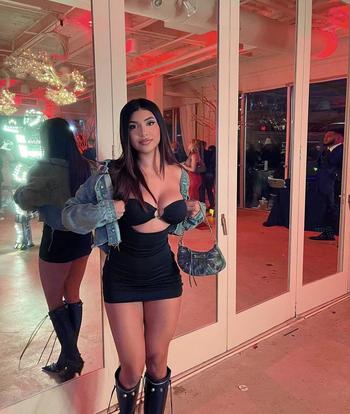 Vivain, 26  female escort, Portland