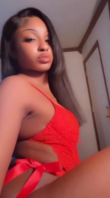 Mariana, 21  female escort, Portland