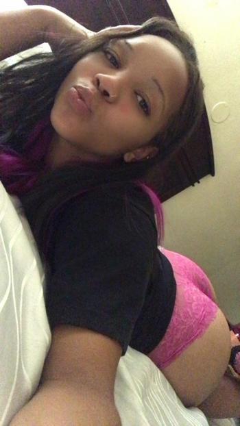Emmalia, 25  female escort, Portland