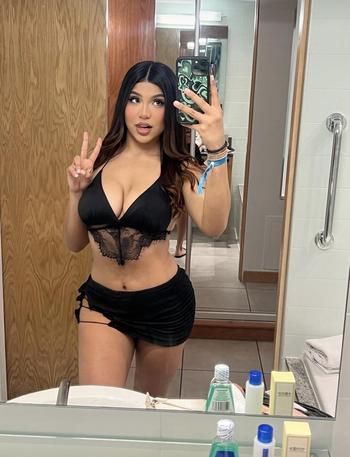 Vivian Pamela, 26  female escort, Portland