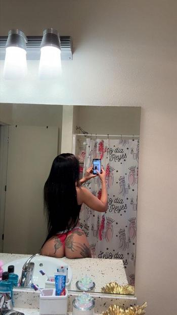 Naomi, 25  female escort, Portland